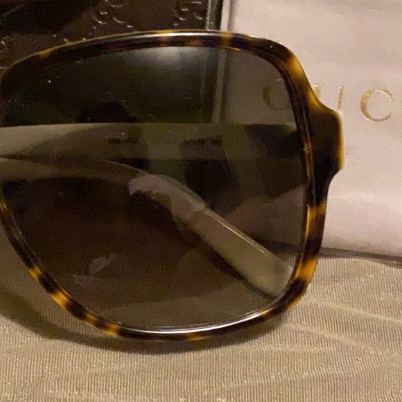 🛑SOLD🛑Gucci Sunglasses Excellent Condition✳️ - Picture 4 of 11